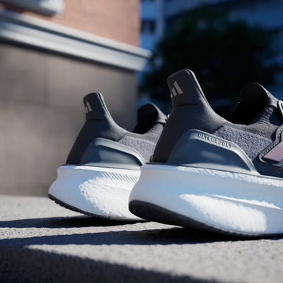 Adidas Ultraboost 5 Sneakers – Carbon