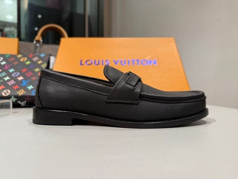 Louis Vuitton Major Loafer black